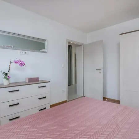 Nevera 2 * 瓦比尼科