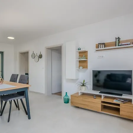 Nevera 2 Apartman